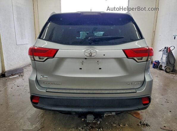 5TDJZRFH4JS809401 2018 TOYOTA HIGHLANDER Серебряный 