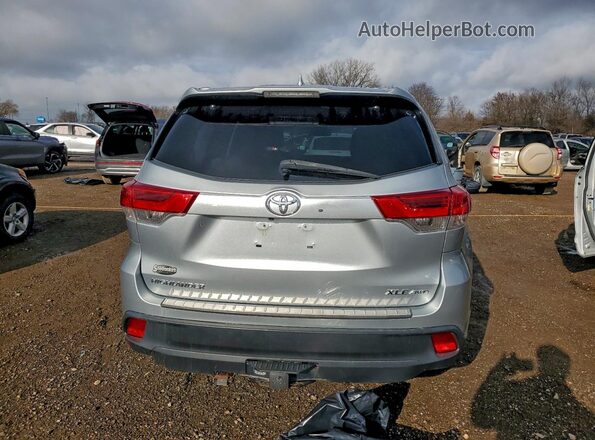 5TDJZRFHXJS806678 2018 TOYOTA HIGHLANDER Silver 