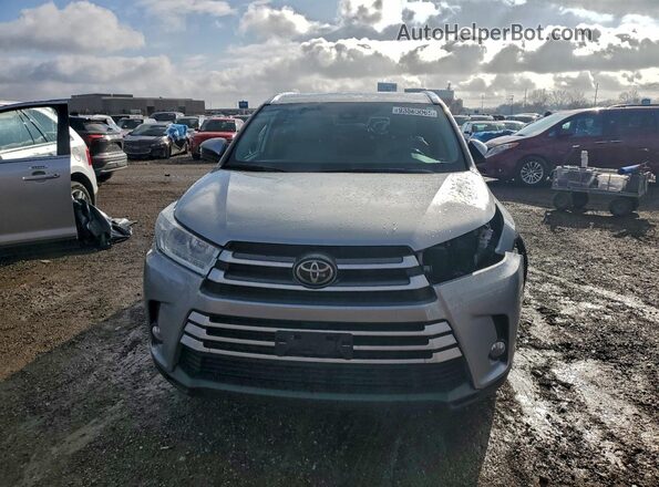 5TDJZRFHXJS806678 2018 TOYOTA HIGHLANDER Silver 