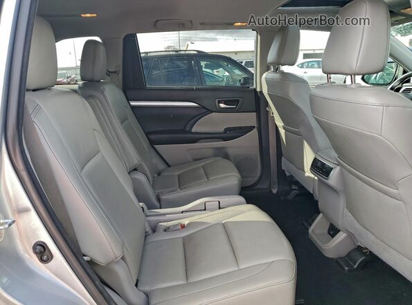 5TDJZRFHXJS806678 2018 TOYOTA HIGHLANDER Silver 