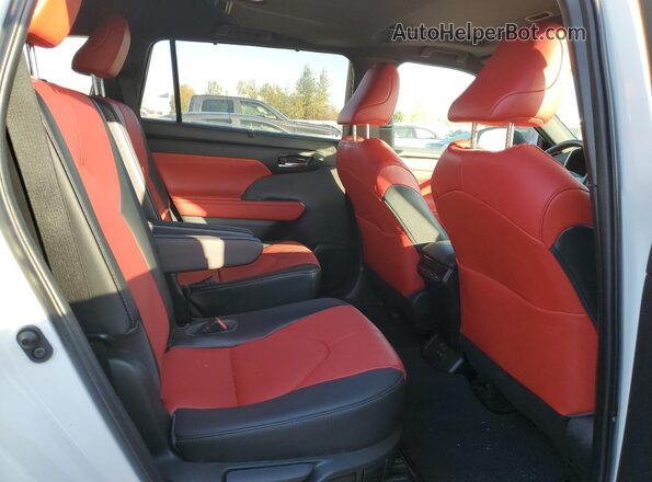 5TDKDRBH1PS010838 2023 TOYOTA HIGHLANDER White Vista interior trasera