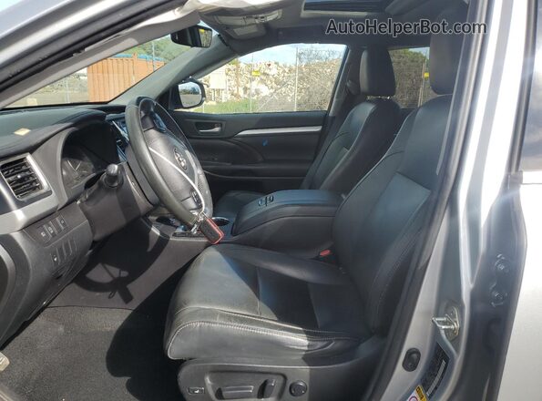 5TDKZRFHXHS522448 2017 TOYOTA HIGHLANDER Серебряный Вид салона спереди