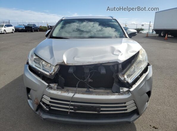 5TDKZRFHXHS522448 2017 TOYOTA HIGHLANDER Серебряный Вид спереди
