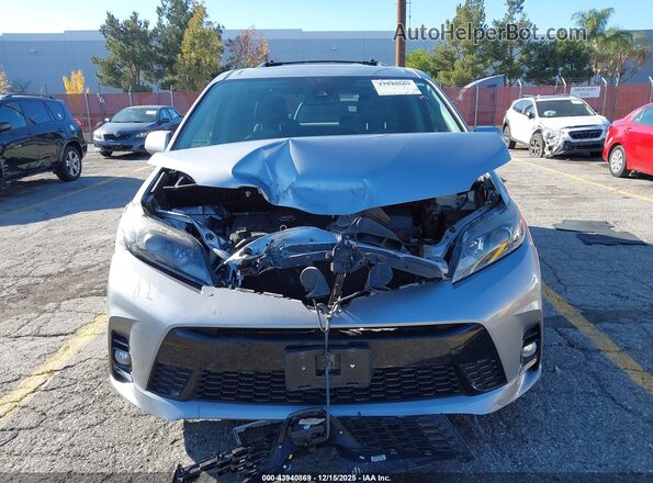 5TDXZ3DC1JS945788 2018 TOYOTA SIENNA Silver 