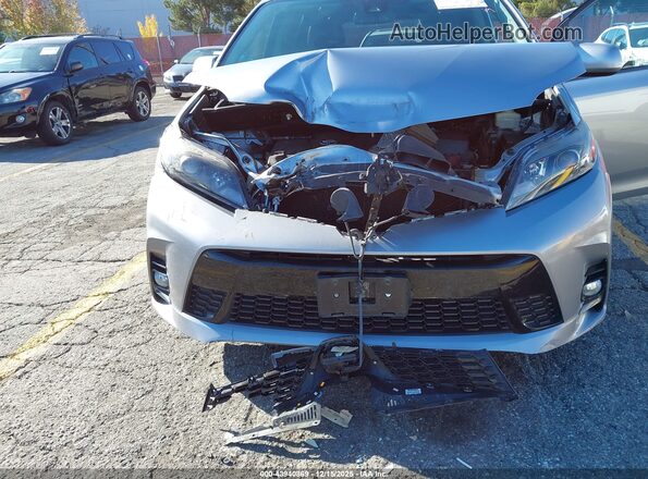 5TDXZ3DC1JS945788 2018 TOYOTA SIENNA Silver 