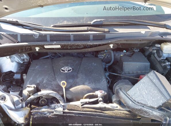 5TDXZ3DC1JS945788 2018 TOYOTA SIENNA Silver 