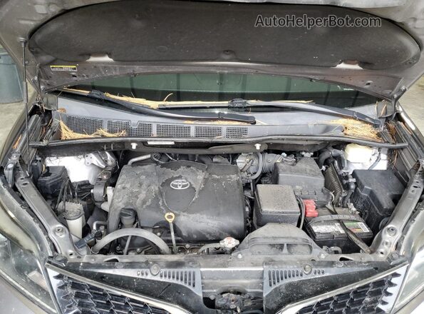 5TDXZ3DC4JS909884 2018 TOYOTA SIENNA Серый 
