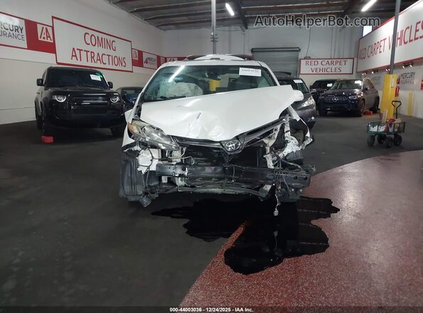 5TDYZ3DC0JS940165 2018 TOYOTA LIMITED White Front view