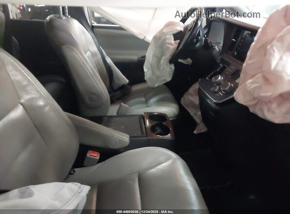 5TDYZ3DC0JS940165 2018 TOYOTA LIMITED White Front interior view