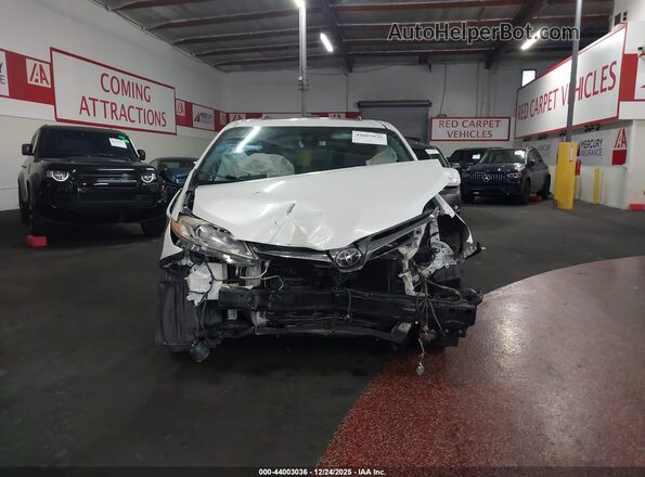 5TDYZ3DC0JS940165 2018 TOYOTA LIMITED White Rear interior view