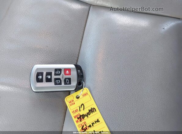 5TDYZ3DC2HS872588 2017 TOYOTA LE Silver Widok deski rozdzielczej
