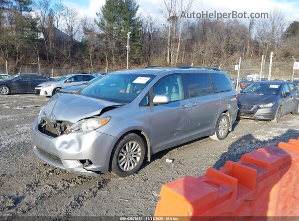 5TDYZ3DC2HS872588 2017 TOYOTA LE Silver Przód lewy