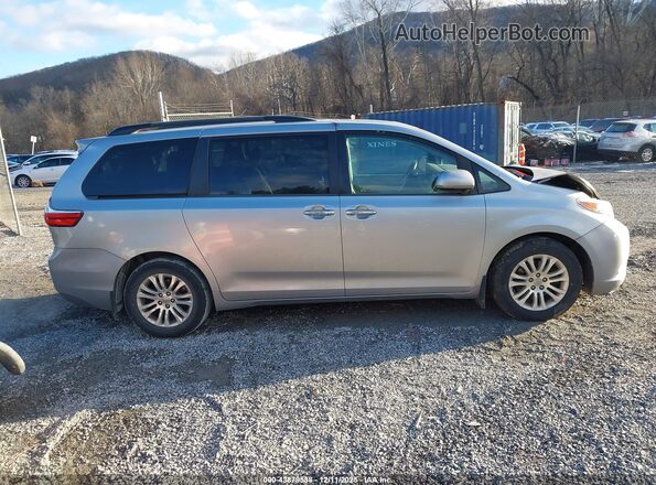 5TDYZ3DC2HS872588 2017 TOYOTA LE Silver Widok wnętrza z tyłu