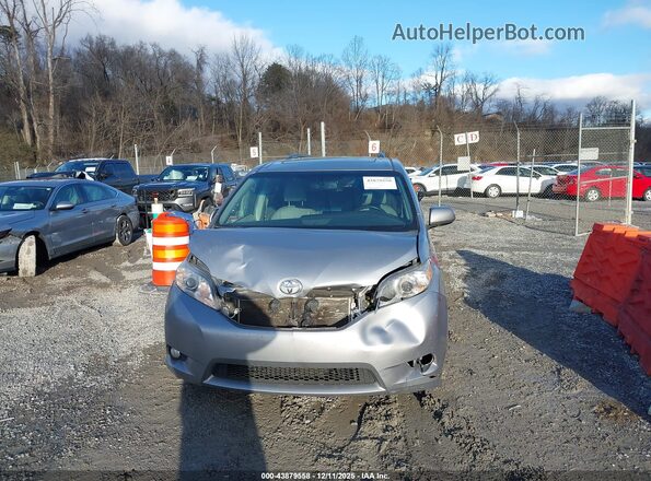 5TDYZ3DC2HS872588 2017 TOYOTA LE Silver Widok zestawu wskaźników
