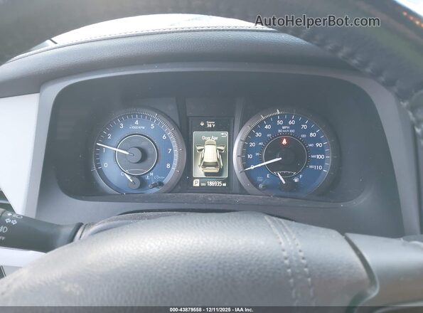 5TDYZ3DC2HS872588 2017 TOYOTA LE Silver Widok tylnych siedzeń
