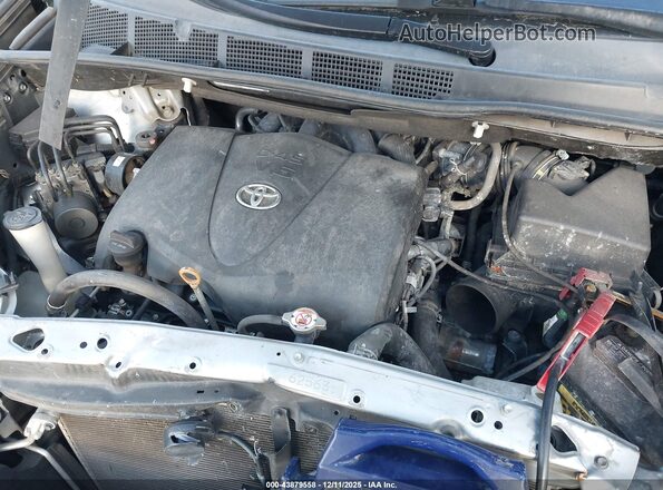 5TDYZ3DC2HS872588 2017 TOYOTA LE Silver Widok z tyłu