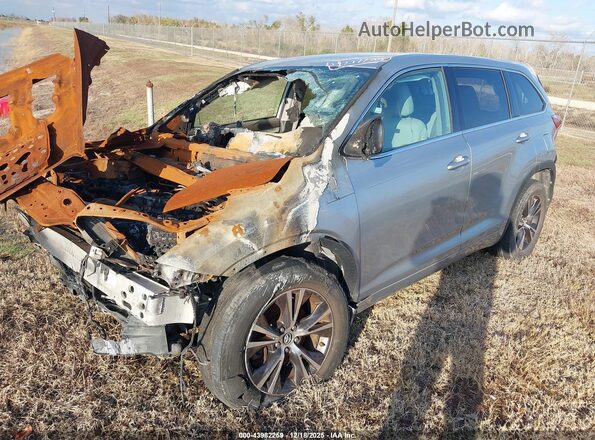 5TDZARFHXJS038131 2018 TOYOTA LE Silver Передня ліва чверть