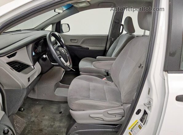 5TDZK3DC5GS700871 2016 TOYOTA SIENNA White წინა სალონის ხედი