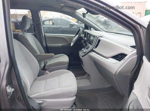 5TDZZ3DC0LS056010 2020 TOYOTA SIENNA Gray Vista interior delantera