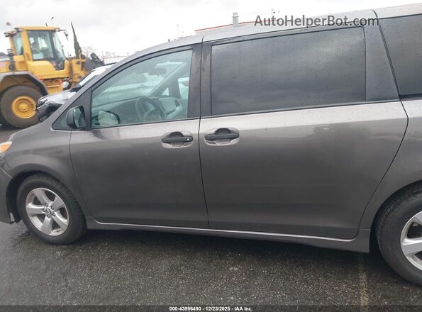 5TDZZ3DC2LS053402 2020 TOYOTA SIENNA Gray Вид задньої частини салону