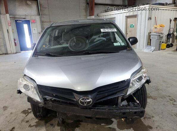 5TDZZ3DC9JS919156 2018 TOYOTA SIENNA Silver 