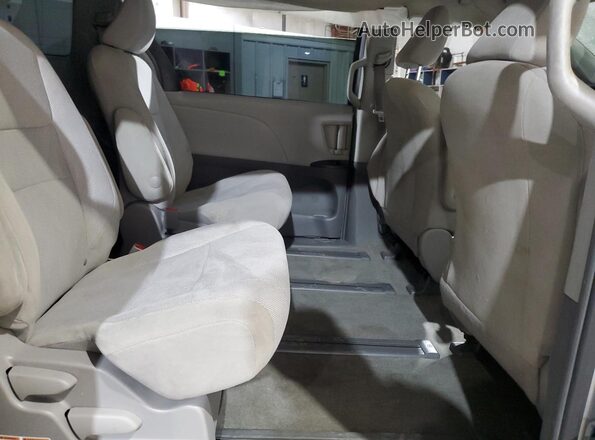 5TDZZ3DC9JS919156 2018 TOYOTA SIENNA Silver 