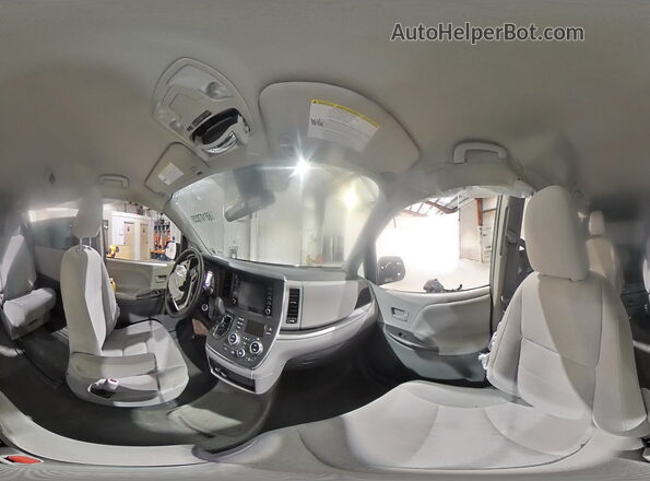 5TDZZ3DC9JS919156 2018 TOYOTA SIENNA Silver 