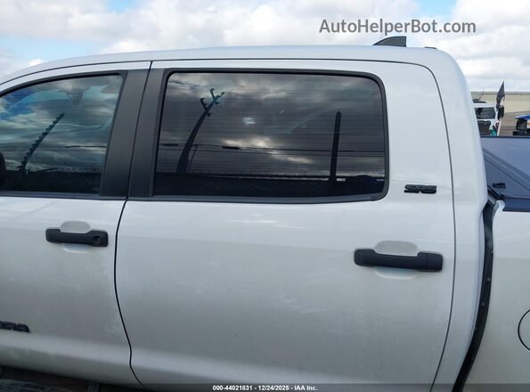5TFDY5F11MX004286 2021 TOYOTA TUNDRA White Панорамний вид салону 360°