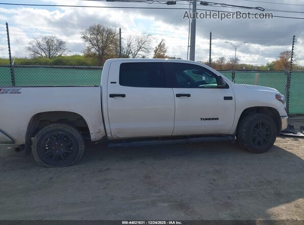 5TFDY5F11MX004286 2021 TOYOTA TUNDRA White Вид задньої частини салону