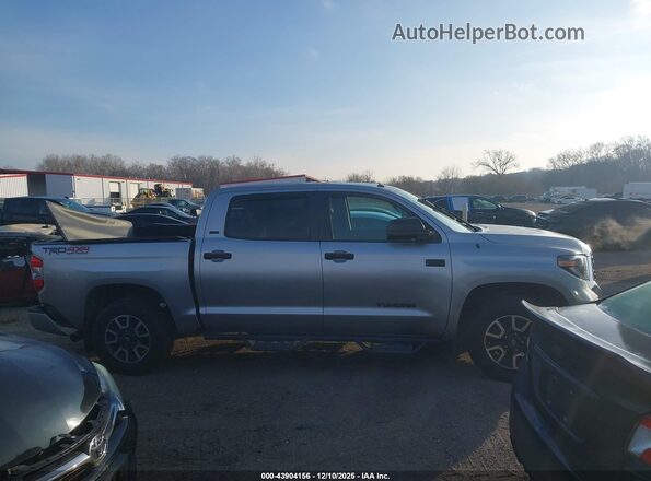 5TFDY5F16KX822593 2019 TOYOTA TUNDRA Silver Vista interior trasera