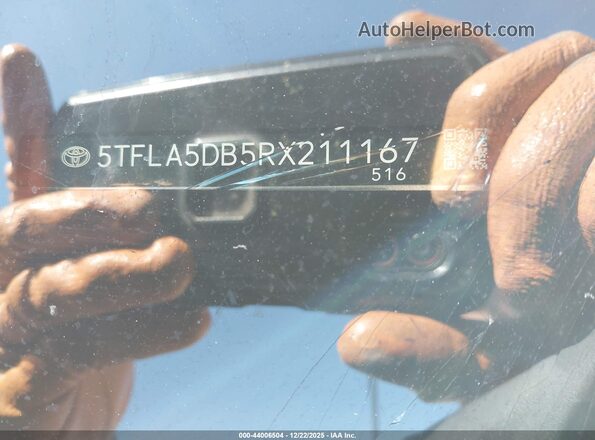 5TFLA5DB5RX211167 2024 TOYOTA TUNDRA Silver Widok komory silnika
