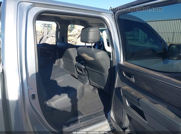 5TFLA5DB5RX211167 2024 TOYOTA TUNDRA Silver Widok naklejki z numerem VIN