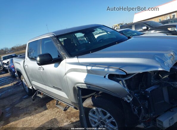 5TFLA5DB5RX211167 2024 TOYOTA TUNDRA Silver Widok wnętrza z tyłu