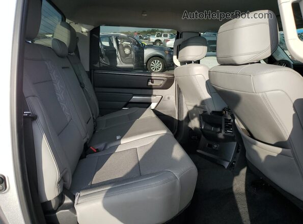 5TFLA5DB8NX048007 2022 TOYOTA TUNDRA Серебряный Вид задних сидений