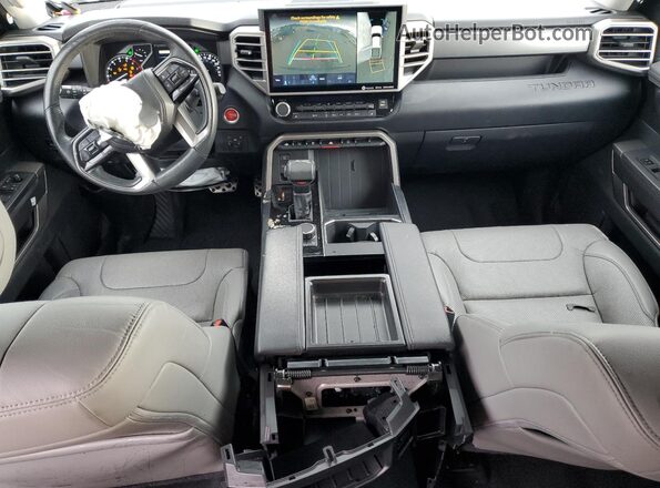 5TFLA5DB8NX048007 2022 TOYOTA TUNDRA Серебряный Вид панели приборов