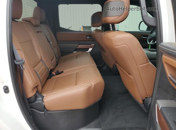 5TFMA5AB2NX005937 2022 TOYOTA TUNDRA White Vista de los asientos traseros