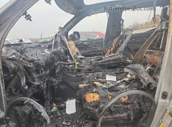 5TFMA5DBXPX104889 2023 TOYOTA TUNDRA Silver Вид салону спереду