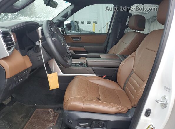 5TFMA5EC3RX032332 2024 TOYOTA TUNDRA Белый Вид салона спереди