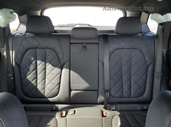 5UX13EU02S9Y76519 2025 BMW X5 White Vista de los asientos traseros