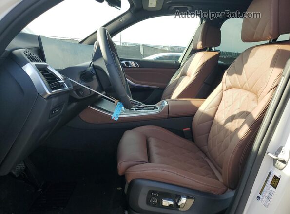 5UX13EU02S9Z35830 2025 BMW X5 White Вид салону спереду