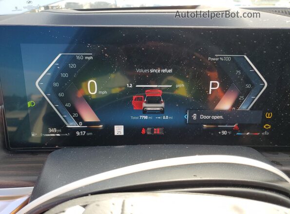 5UX13EU02S9Z35830 2025 BMW X5 White Вид щитка приладів