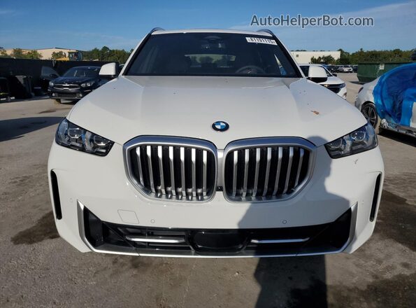 5UX13EU02S9Z35830 2025 BMW X5 White Вид спереду