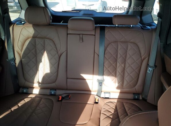 5UX13EU02S9Z35830 2025 BMW X5 White Вид задніх сидінь