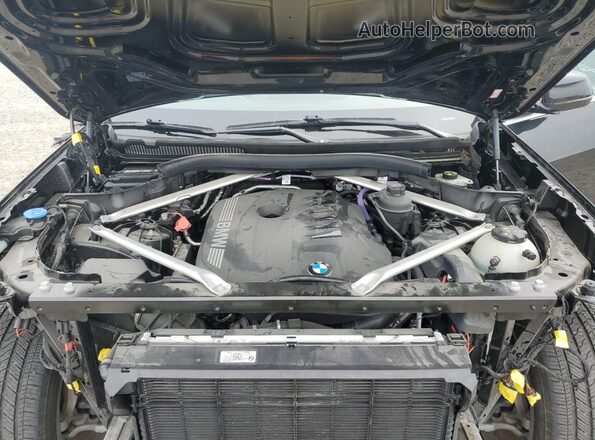 5UX13EU04R9S33728 2024 BMW X5 Black ძრავის განყოფილების ხედი