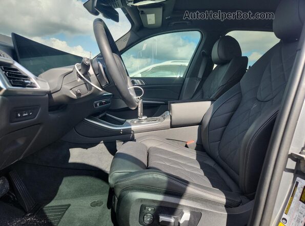 5UX13EU04R9S78510 2024 BMW X5 Серый Вид салона спереди