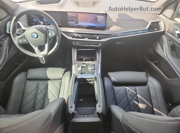 5UX13EU04R9S78510 2024 BMW X5 Серый Вид панели приборов