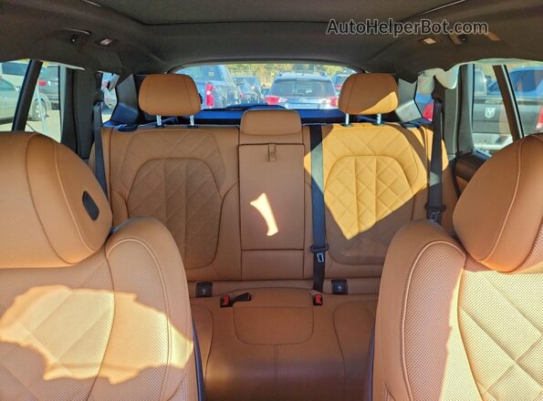 5UX13EU06R9V20701 2024 BMW X5 White Vista de los asientos traseros