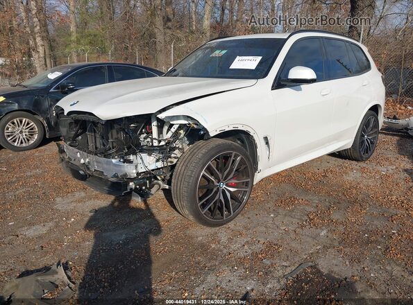 5UX13EU09R9T85018 2024 BMW X5 White წინა მარცხენა ხედი სამი მეოთხედიდან