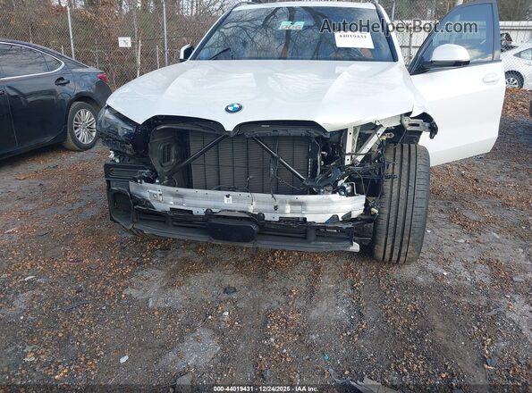 5UX13EU09R9T85018 2024 BMW X5 White წინა ხედი