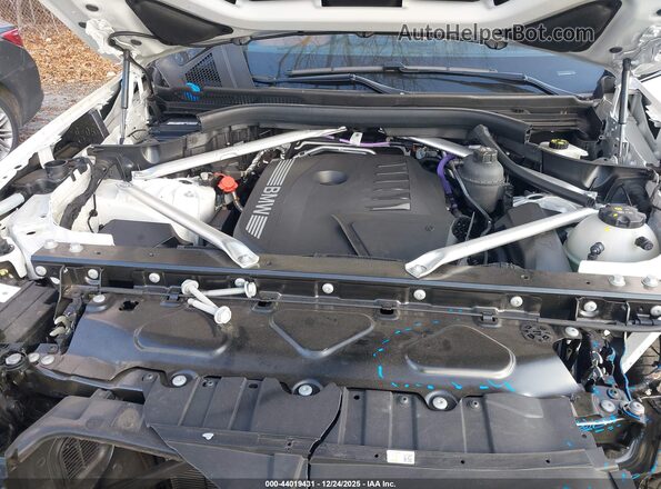 5UX13EU09R9T85018 2024 BMW X5 White უკანა ხედი